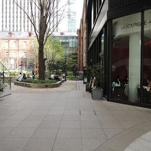 美術館裏の中庭