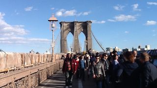 橋を片道渡るのに30分位かかります。