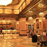きらびやかなロビー