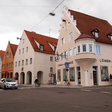 写真いちばん右のお店がそれ。君に胸キュン☆