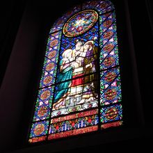 いくつものステンドグラスを眺めながら