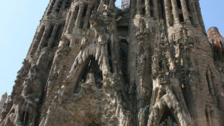 目の前にすると、さらにすごい建築