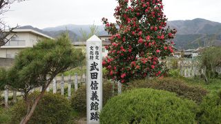 田んぼの真ん中に小さな公園のような形で整備されていました