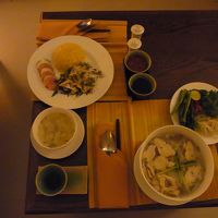 ルームサービスのフォーとフライドライス