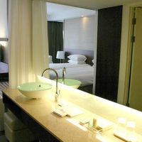 この長い洗面台が便利だった。