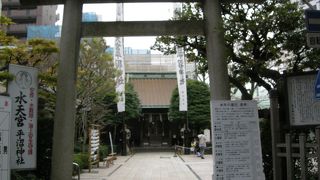 平沼橋の氏神さま