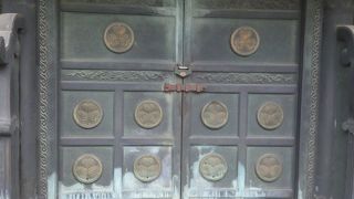 国宝に指定されてる門なんです。