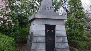 書写された写経は、境内中程にある写経塔へ奉納されるんだそうです