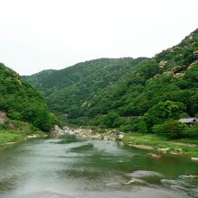 大勢の人たちが集う場になっている京都府立笠置山自然公園