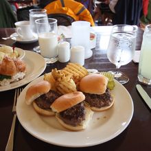 バーガー食べ比べ