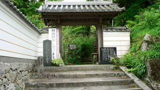 鎌倉時代末期、元弘の乱の舞台となったことで知られている笠置寺（かさぎでら）