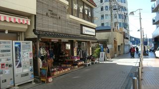 観光商店街・・味のある商店街、足元にも注目！