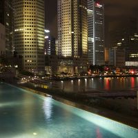 夜のプールサイドからの眺めもよかったです