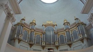 オルガンの無料コンサートがあります