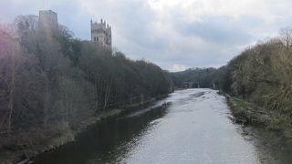 荘厳で美しいダラム聖堂