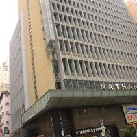 ネーザン通りの真ん中にあるからすごく便利