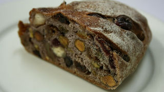 量り売りです。しっとり、口の中を幸せにするパン