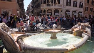 スペイン広場の噴水