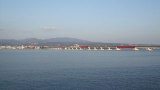 長崎空港は、大村湾の中に埋め立てられて造られた空港