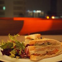 ルームサービスのチキンサンド