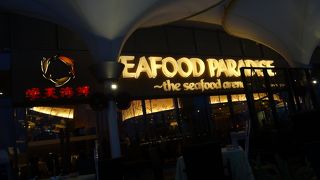 リゾート気分満点のテラス席