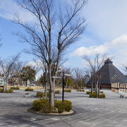 町中にある広々とした公園