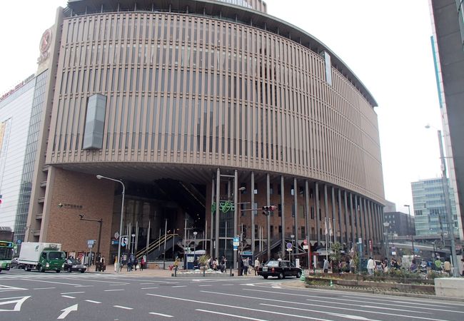 三宮・花時計前駅