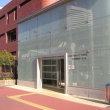 浜松町駅5分ほど歩いた所に乗り場があります。