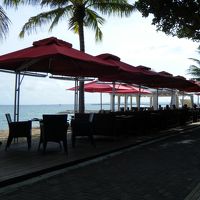 ビーチサイドのレストランは、雰囲気も味も両方OK