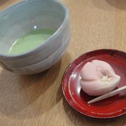 松江の老舗銘菓店。抹茶でおもてなししていただきました。