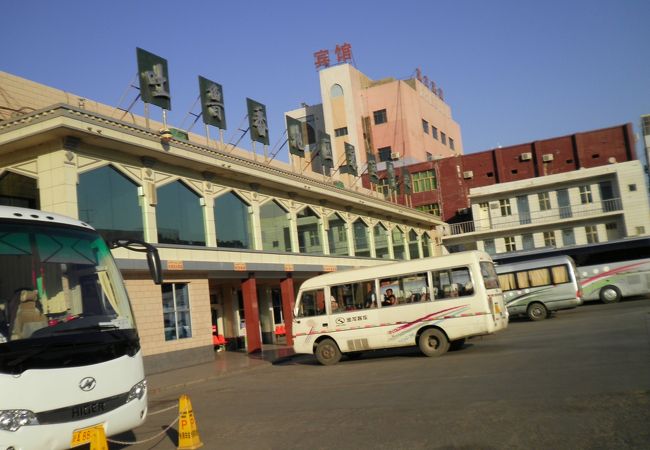 吐魯番客運站（バスターミナル）は交通賓館のすぐとなり