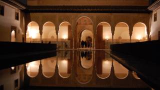 幻想的な夜のアルハンブラ