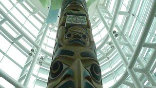 カナダの西の玄関口、空港の広さも混雑もすごい！