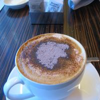 カプチーノも頼めば無料で作ってくれます。