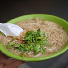 小でこのサイズ。れんげでつるっと食べられます。