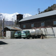 タンクローリー（源泉運搬前）