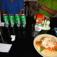 夕食のモッツゥエラチーズのトマトスパゲッティとビール！