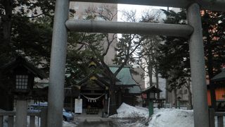 電車通りにある三吉神社