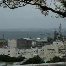 高台から見るコンビナート