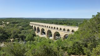 橋を眼下に、大パノラマ・ビュー！