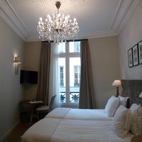 写真には写っていませんが手前に一人掛けのソファがあります。