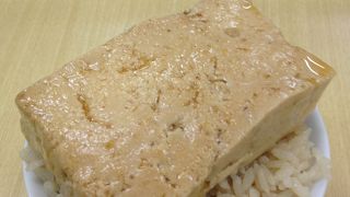 豆腐と御飯を一緒に食べるとより一層、美味しく食べる事ができます。