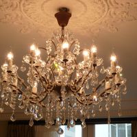 お部屋のシャンデリアが明るくて夜も過ごし易かったです