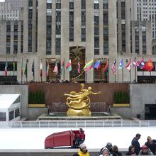 スケート場を整備中