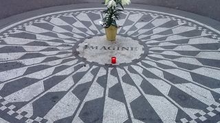 ダコタアパートのすぐ近く