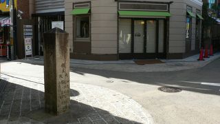 京街道と磐船街道の分岐点、宗佐の辻（そうざのつじ）碑