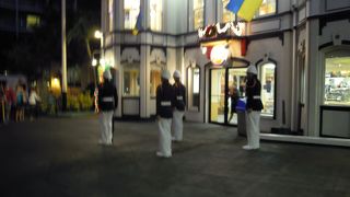 ハワイでイギリス式衛兵交代？？？
