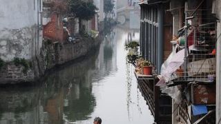 メイン通りはコスプレ男女多し、本当の古鎮は路地裏に