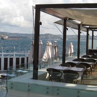 屋外のレストラン席