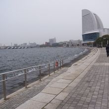 海が近い。